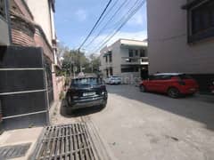 3BHK Builder Floor Apartment for Resale in State Bank Nagar at Paschim Vihar - Photo 17