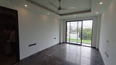 4BHK Builder Floor Apartment for Resale in Phase 4 DLF - Photo 3